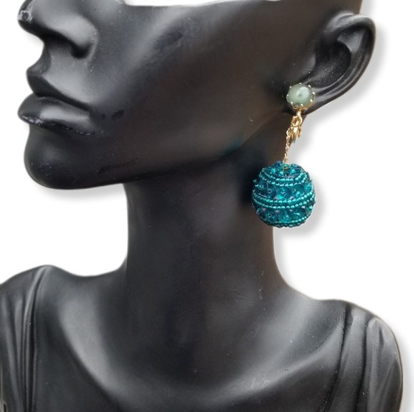 1960S MADE IN HONG KONG BLUE & GOLD SEQUIN BALL DROP CLIP ON EARRINGS - Picture 1 of 5